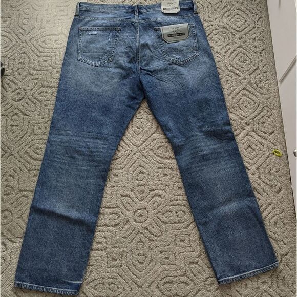 NWT DENIM GOLD Distressed straight leg high rise jeans size 40w 32L @U - Picture 2 of 10